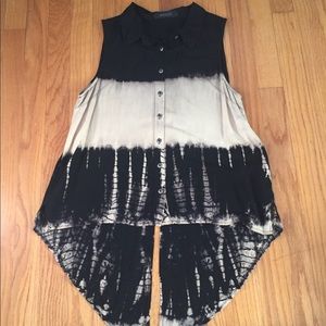 Sleeveless button up blouse